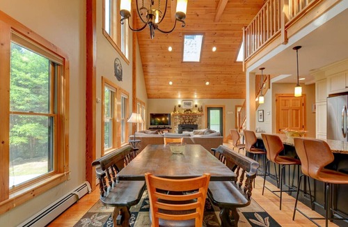 Bartlett House | The Falcon Haus | Relaxing Escape with Hot Tub