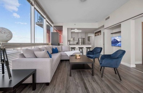 Beltline Apartment | "The Fossil" King Bed |UG Park | Min to Saddledome