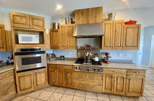 Montrose House | The Gathering Place home