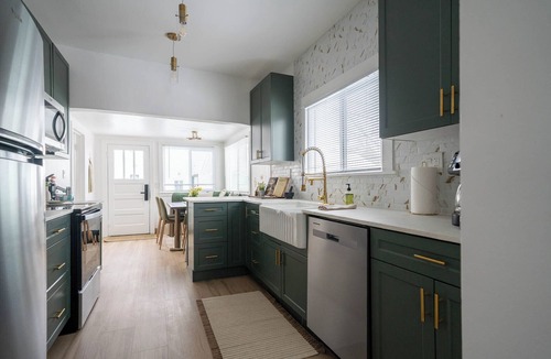Montrose House | The Green Lantern