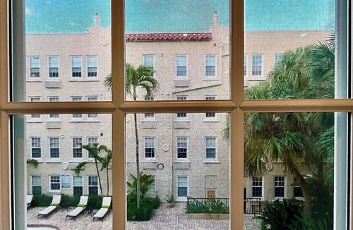 Palm Beach - West Palm Beach Condo | The Green Room - Modern Poolside Studio, Parking Spot, 24x7 Reception Desk