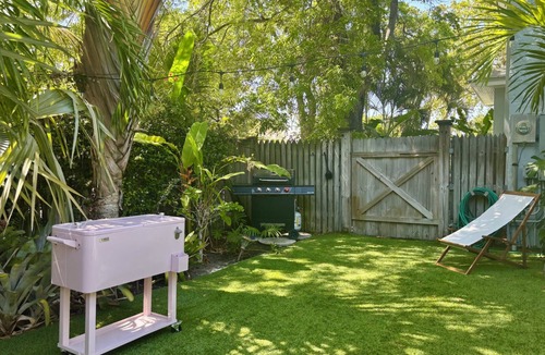 West Palm Beach House | The Grove House: Palm Beach-style, shared pool!
