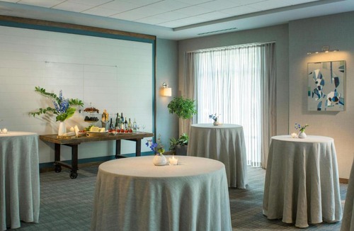 Burlington Hotel | The Harborvale, Autograph Collection