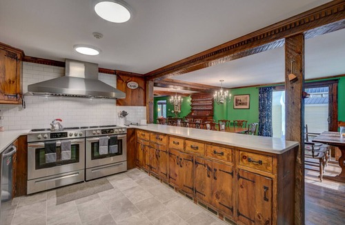 Bartlett House | The Historic Wolfville Mountain Home | Sleeps 25
