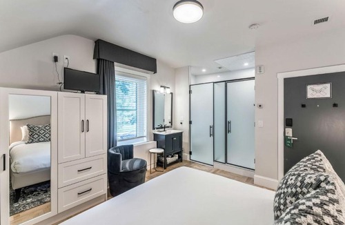 Currie Barracks Hotel | The Inn on Officers' Garden