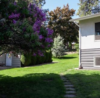 Central Okanagan Apartment | The Kalamoir Suite