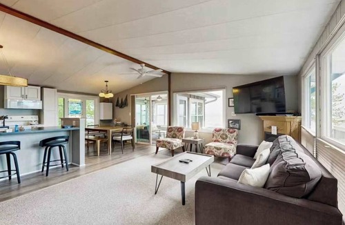 Malletts Bay House | The Lake House – Lake Champlain Waterfront Retreat