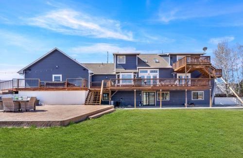 Loveland House | The Lake House on Boyd with a Private Boat Ramp and Dock