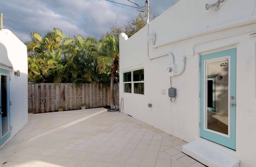 Parker Ridge House | The Lewis Cottage Pool, Downtown, Beach, Shops & Restaurants!