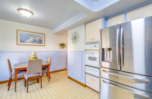 South Euclid House | The Lodge-Cozy 4 BdRm home w/step-in shower close to CCF/UH, universities n more