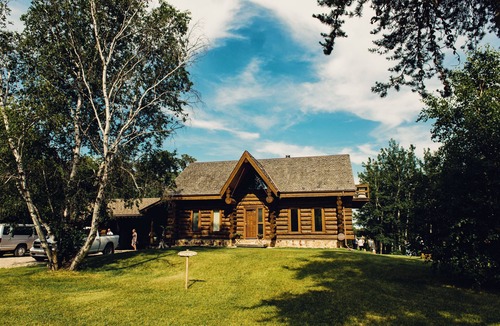 Nipawin House | The Lodge-Unique log home on the banks of the river