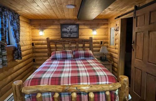Division No. 11 House | The Longhorn cabin - Bear Creek Cabins