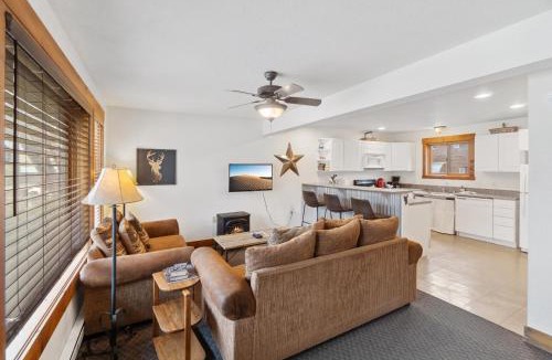 Grand Lake Hotel | The Loose Moose Lodge
