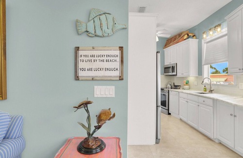 Nettles Island House | The Mermaid House - Private Beach Access, Nettles Island, April Available!