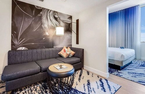 Ojus Hotel | The Miami Experience! Pet-friendly Property, Rooftop Swimming Pool!