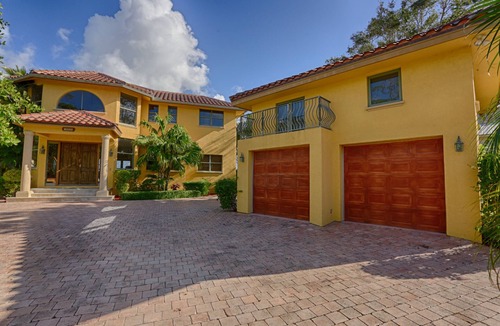 Old Town Hall House | The Most Exclusive Waterfront Property in Jupiter. Private and Close to Dining