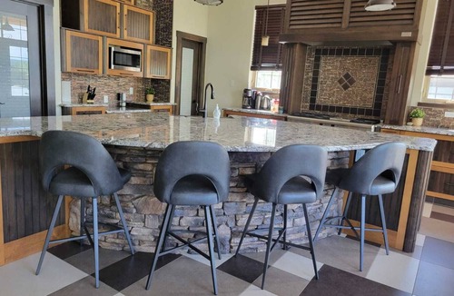 Hinton House | The most Luxurious, full of comfort Home away from Home