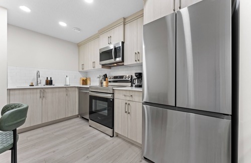 Southeast Edmonton House | The Nook - 20 mins from airport | Games | Coffee