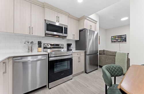 Southeast Edmonton House | The Nook - 20 mins from airport | Games | Coffee