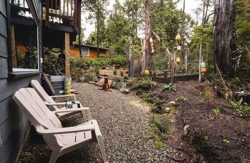 Ucluelet House | The Offshore Suite - Chill vibes close to downtown