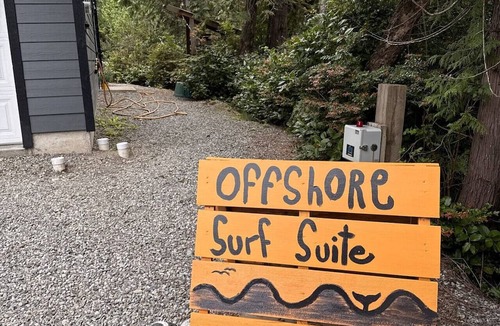 Ucluelet House | The Offshore Suite - Chill vibes close to downtown