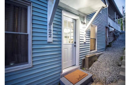 Winooski Apartment | The Onion Ranch, 2 BED with free onsite parking