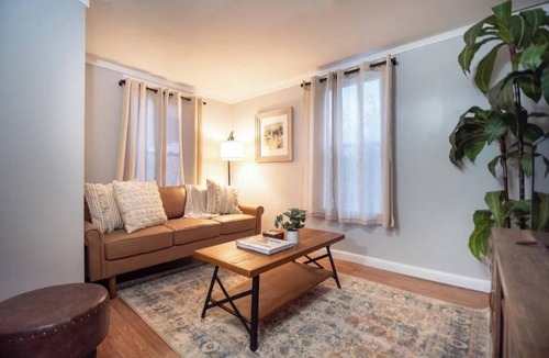 Winooski Apartment | The Onion Ranch, 2 BED with free onsite parking