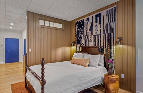 Camden Hotel | The Optimist Guesthouse 3 - Downtown Camden Stylish Luxury Apartment