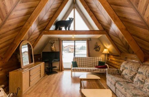 Division No. 11 House | The Papa Bear Cabin - Bear Creek Cabins