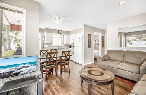 Central Okanagan Apartment | The Perfect Getaway Cabin in the Okanagan #6