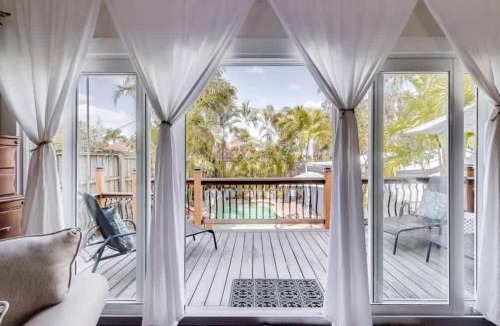 Flamingo Parks House | The Periwinkle House - Bask Poolside at this Sunlit West Palm Retreat
