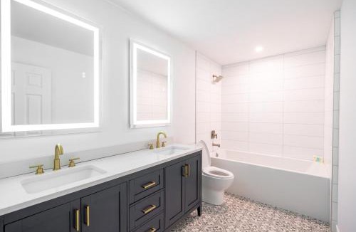 East Kootenay House | The Pines on 15th Ave - Hot Tub, BBQ