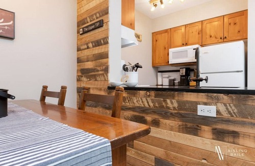 East Kootenay Condo | The Powder Nook | Hot Pools | Mile 1 Express Chair