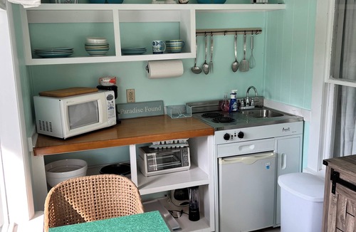 Boothbay Harbor Cottage | The Puffin's Nest: Cozy 1-Bedroom Cottage in BBH