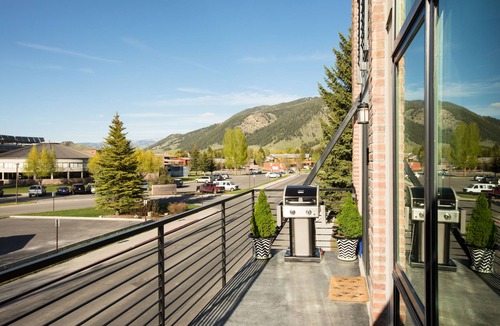 Jackson Condo | The Pulse of Jackson Hole, Town Square Luxury
