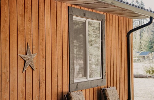 Regional District of Nanaimo House | the Rancho @ Yutori Acres - pet-friendly, family-friendly & fully fenced