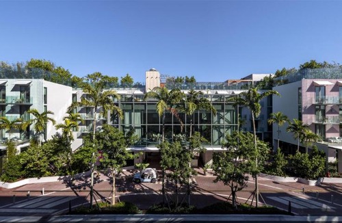 Pineapple Grove Arts District Hotel | The Ray Hotel Delray Beach, Curio Collection By Hilton