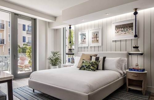 Pineapple Grove Arts District Hotel | The Ray Hotel Delray Beach, Curio Collection by Hilton