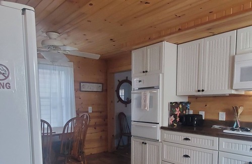 Ashtabula House | The Red Door Getaway- 4 Bedrooms Private Beach