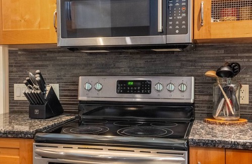 East Kootenay Apartment | The Reef | Hot Tub | Movie Theatre | Beach Access