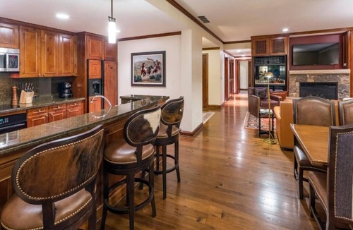 Aspen Cabin | The Ritz Carlton Club Aspen Highlands Colorado 2 Bedroom 2 Bathroom Sleeps 6!