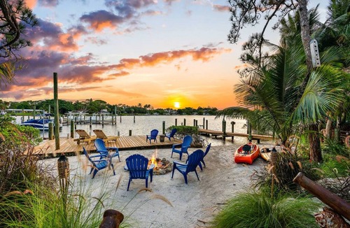 Jupiter House | THE RIVER HOUSE, 21 Foot Boston Whaler Included