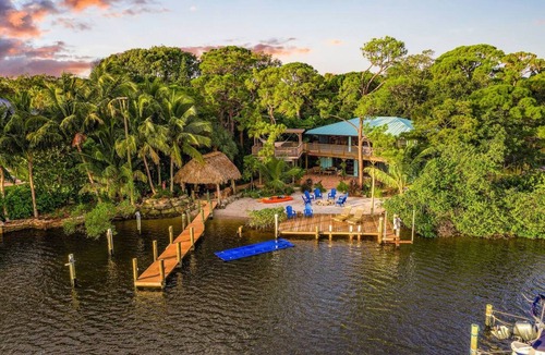 Jupiter House | THE RIVER HOUSE, 21 Foot Boston Whaler Included