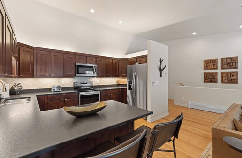 Ouray House | The Riverhaus – Modern Mountain Luxury | Fiber Internet | Sleeps 9