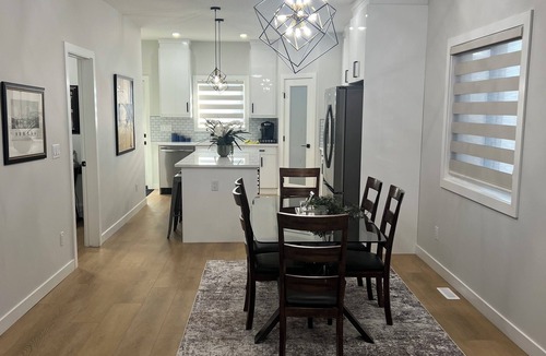 Saskatoon House | The Rochellee | Elegant 3 Bedroom Luxe and Comfortable Stay in Rosewood