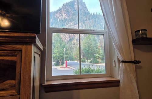 Frisco Condo | The Royal Shreddar - Remote Work Ready