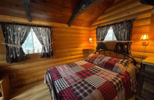 Division No. 11 House | The Sheep Camp cabin- Bear Creek Cabins