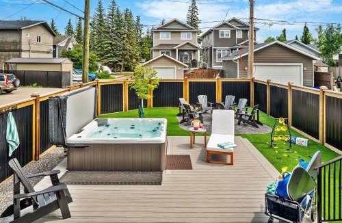 Sylvan Lake House | The Shoreline a Luxury Escape with Rooftop & Hot Tub