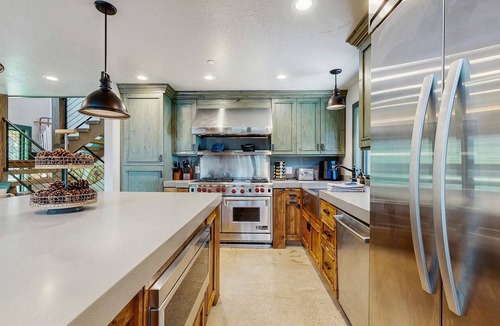 Salt Lake Mountain Resorts Cabin | The Silverstrike mountain cabin with hot tub, in Brighton