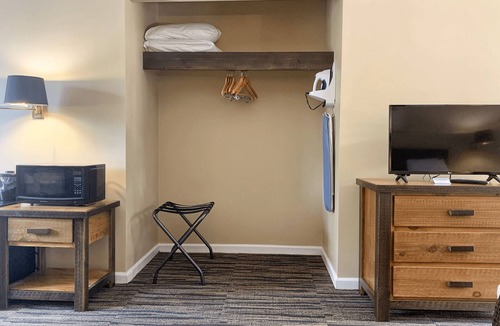 Lake George Hotel | The Stone Gate Resort